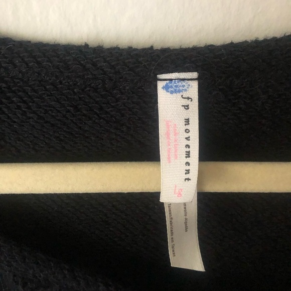 Free People FP Movement Gym Cropped Stay Cool Sweatshirt in Black L - Picture 7 of 8